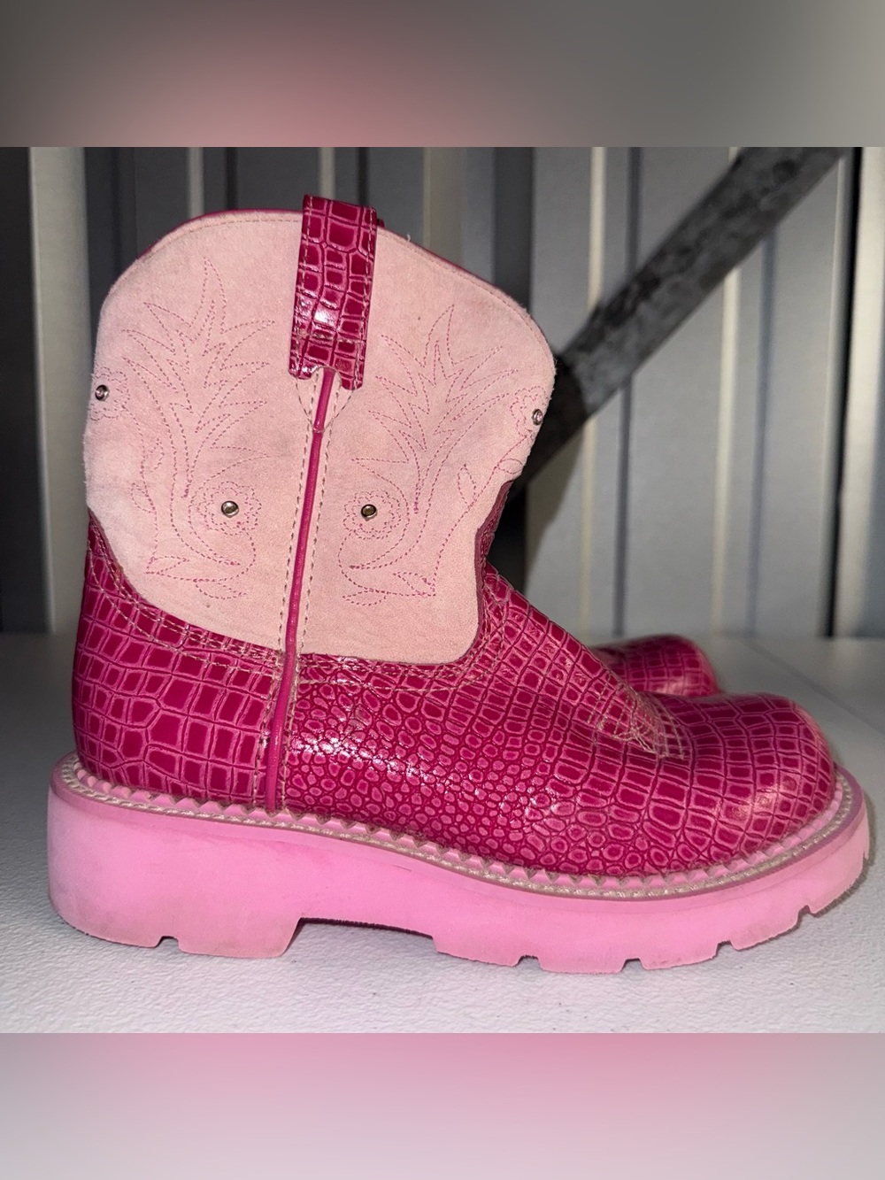 Ariat Fatbaby pink faux-crocodile and suede western boots size 3